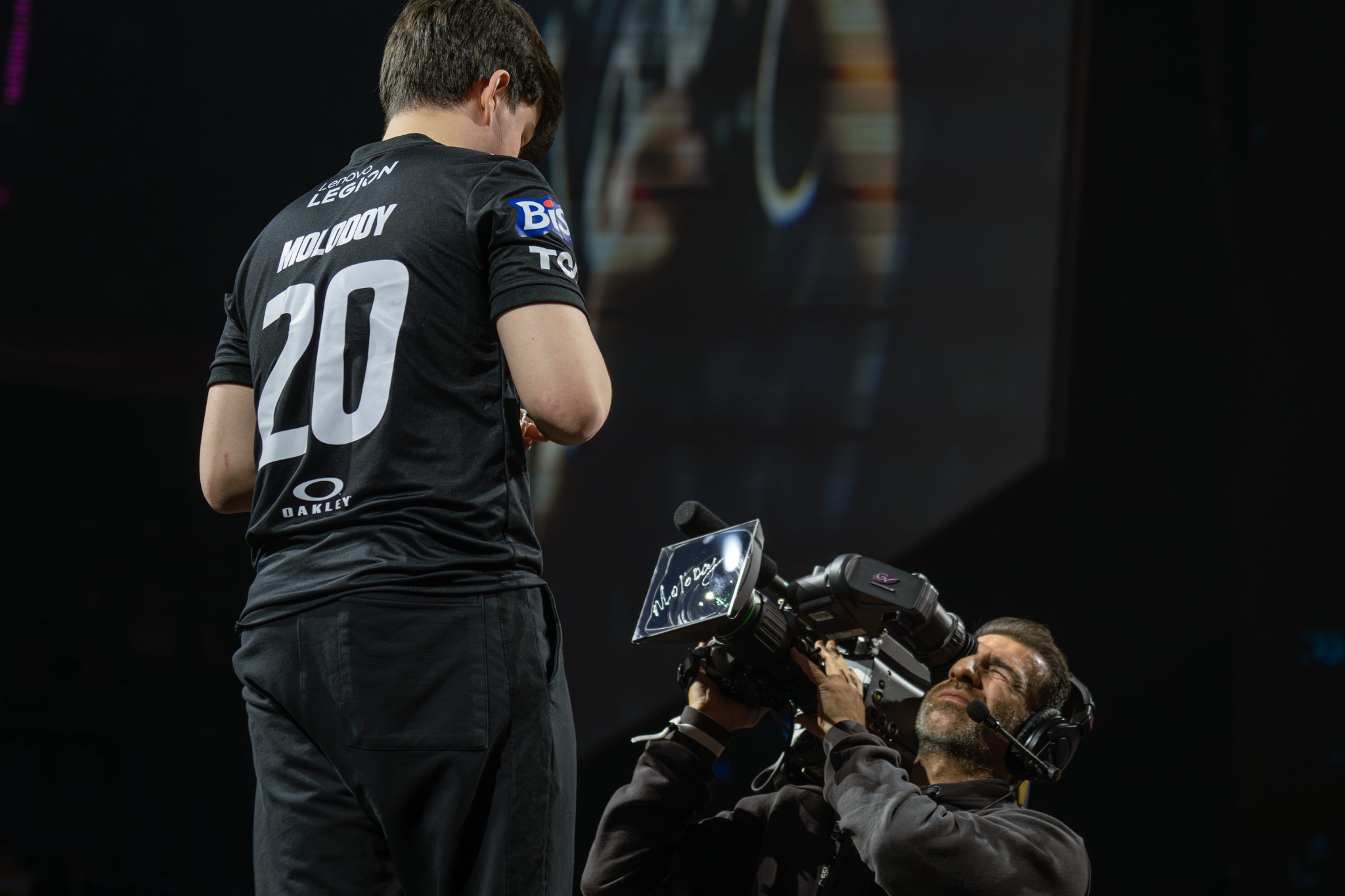 Player and broadcast camera